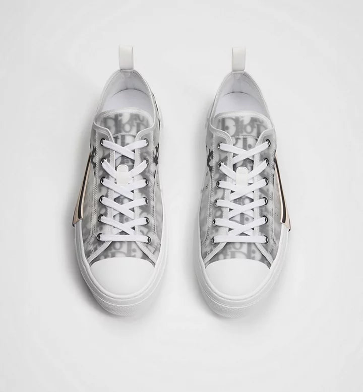 Sneaker cleaning